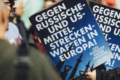 People protest against russian and us weapons in europe.